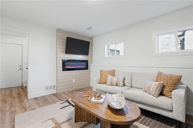 5005 Grandview Street, Shawnee, KS 66203