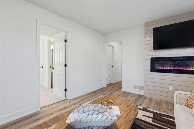 5005 Grandview Street, Shawnee, KS 66203