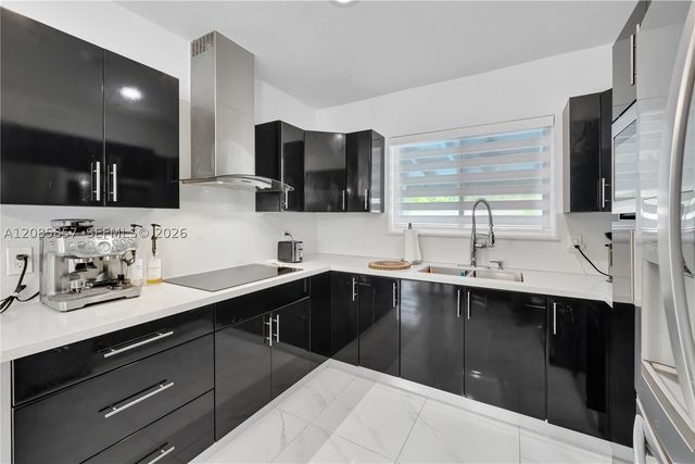 9365 SW 44th St, Miami, FL 33165