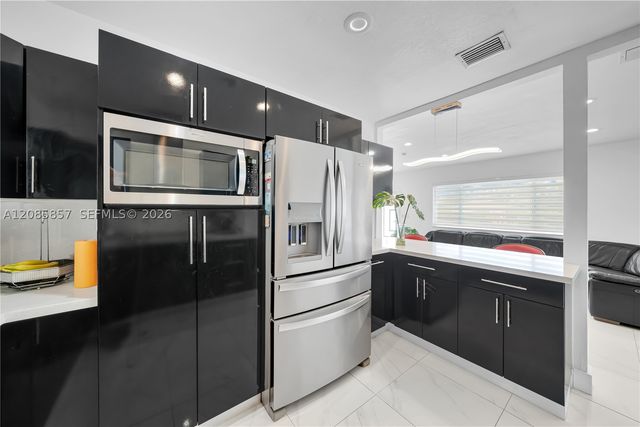 9365 SW 44th St, Miami, FL 33165