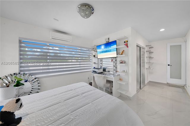 9365 SW 44th St, Miami, FL 33165