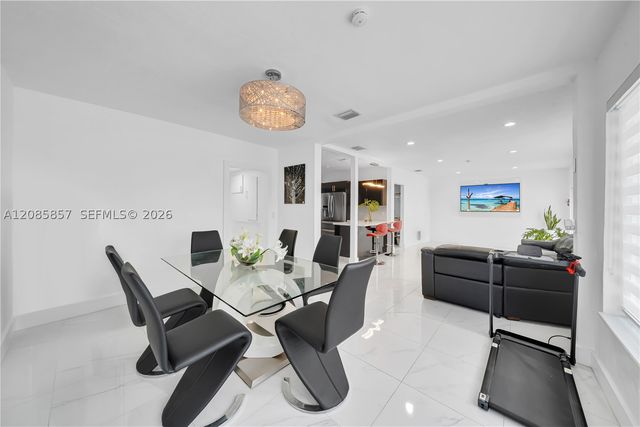 9365 SW 44th St, Miami, FL 33165