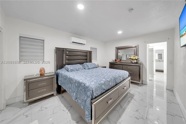 9365 SW 44th St, Miami, FL 33165