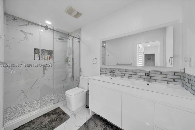9365 SW 44th St, Miami, FL 33165