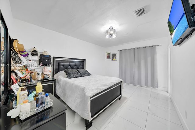 9365 SW 44th St, Miami, FL 33165