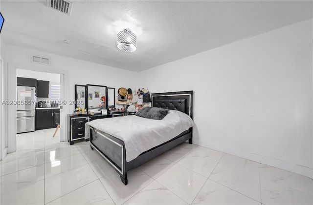 9365 SW 44th St, Miami, FL 33165