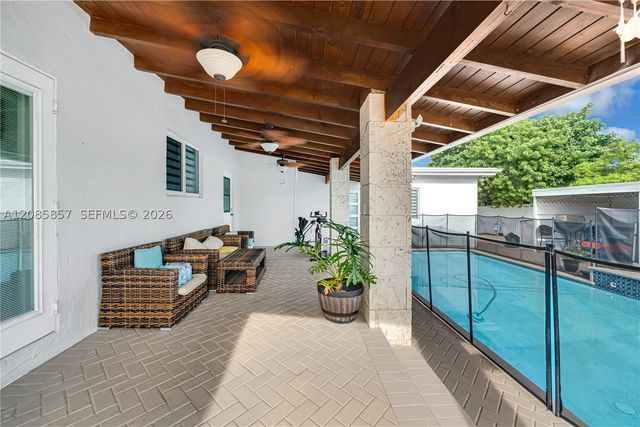 9365 SW 44th St, Miami, FL 33165