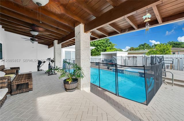 9365 SW 44th St, Miami, FL 33165