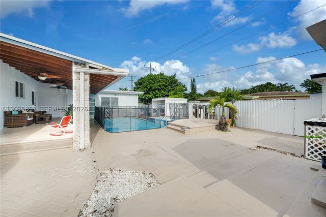 9365 SW 44th St, Miami, FL 33165