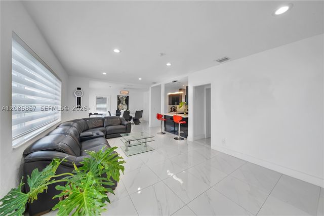 9365 SW 44th St, Miami, FL 33165