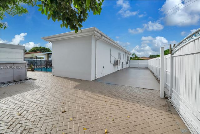9365 SW 44th St, Miami, FL 33165