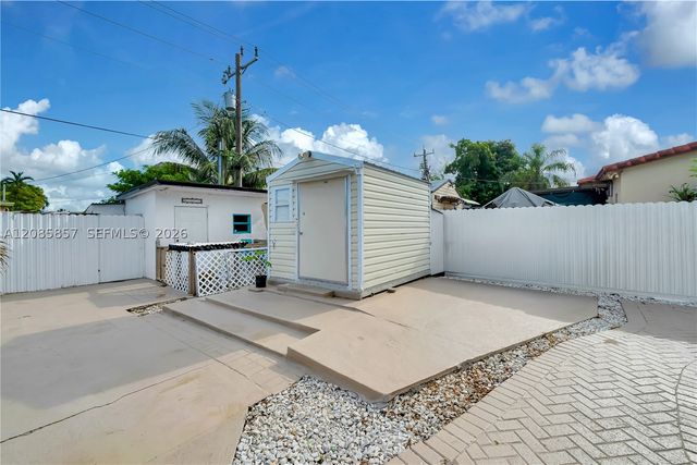 9365 SW 44th St, Miami, FL 33165