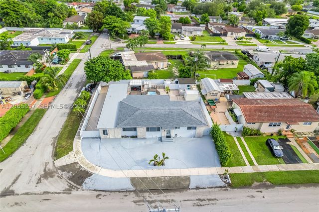 9365 SW 44th St, Miami, FL 33165