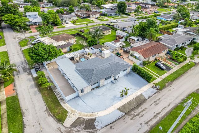 9365 SW 44th St, Miami, FL 33165