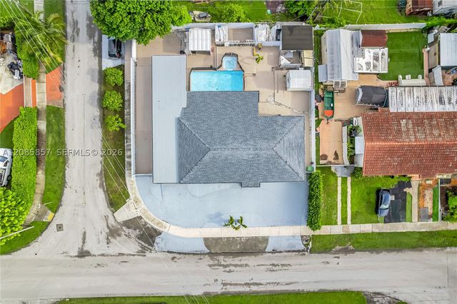 9365 SW 44th St, Miami, FL 33165