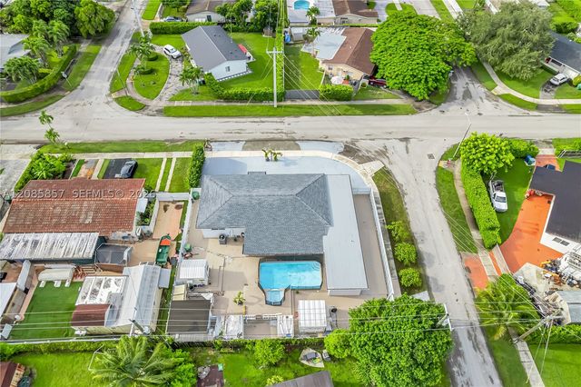 9365 SW 44th St, Miami, FL 33165