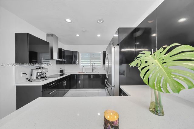 9365 SW 44th St, Miami, FL 33165