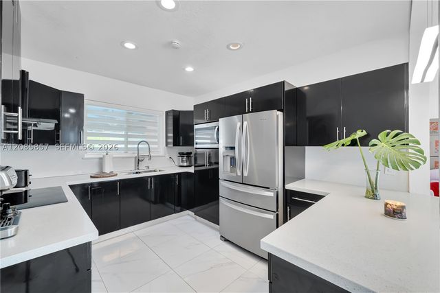 9365 SW 44th St, Miami, FL 33165