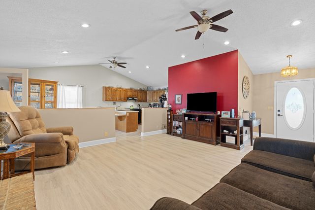 76 Lakeshore Dr, Beechgrove, TN 37018