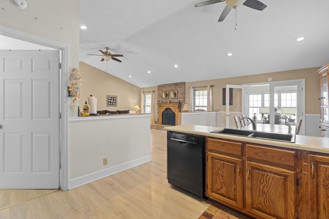 76 Lakeshore Dr, Beechgrove, TN 37018