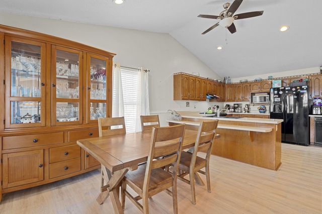 76 Lakeshore Dr, Beechgrove, TN 37018