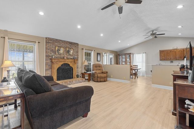 76 Lakeshore Dr, Beechgrove, TN 37018