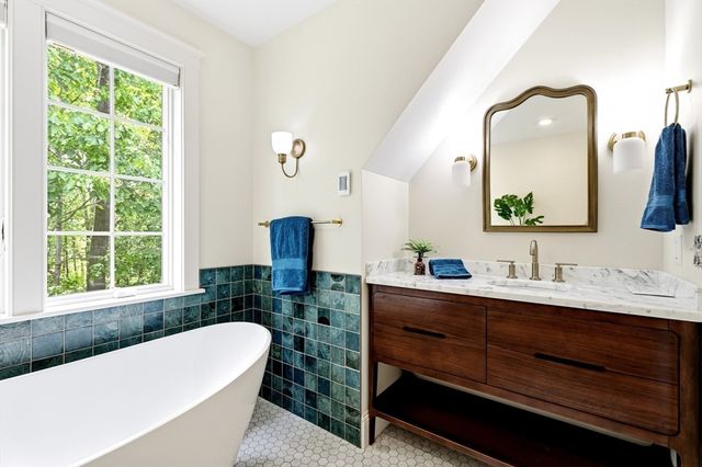36 Sovereign Way, Northampton, MA 01062