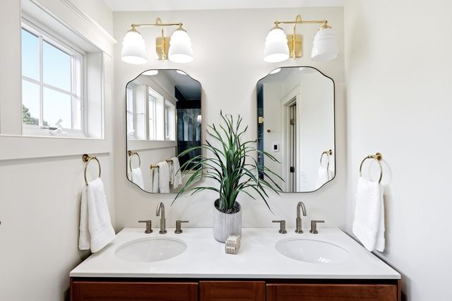 36 Sovereign Way, Northampton, MA 01062