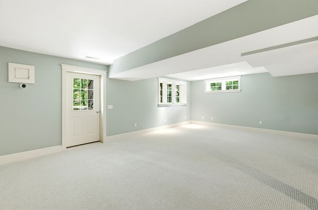 36 Sovereign Way, Northampton, MA 01062