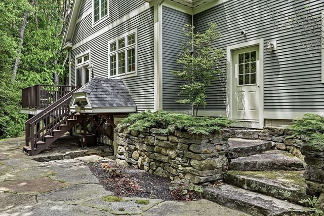 36 Sovereign Way, Northampton, MA 01062