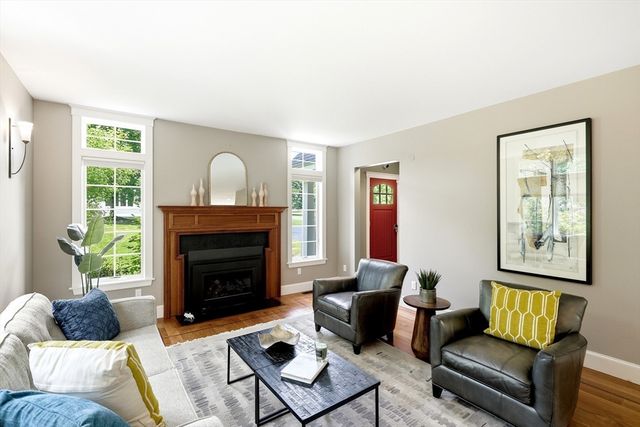 36 Sovereign Way, Northampton, MA 01062