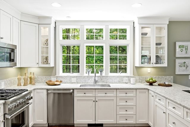 36 Sovereign Way, Northampton, MA 01062