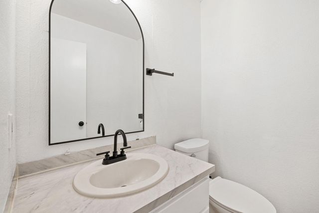 1010 W Rundberg LN 30, Austin, TX 78758