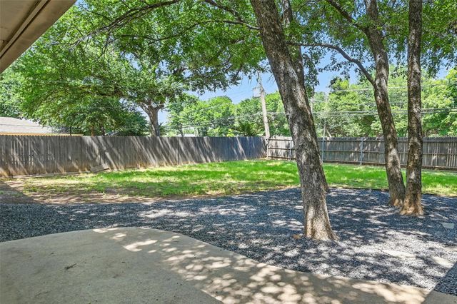 2009 Botts Drive, Arlington, TX 76012