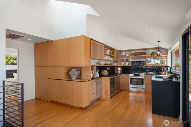 3350 58th Avenue SW, Seattle, WA 98116