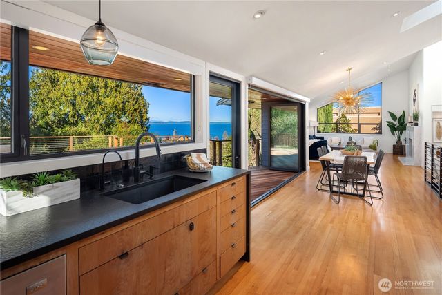 3350 58th Avenue SW, Seattle, WA 98116