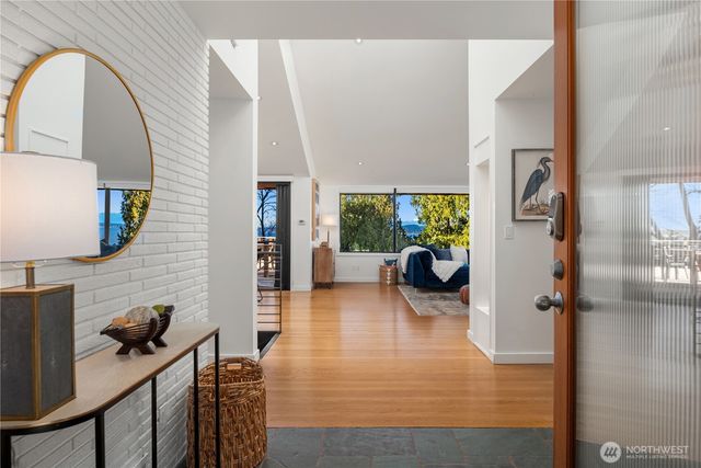 3350 58th Avenue SW, Seattle, WA 98116