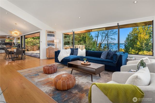 3350 58th Avenue SW, Seattle, WA 98116