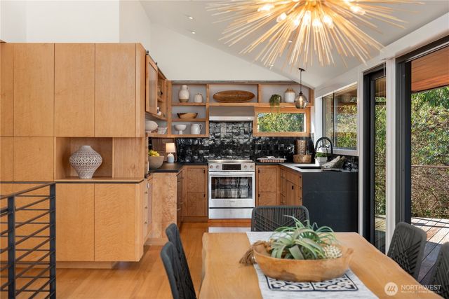 3350 58th Avenue SW, Seattle, WA 98116