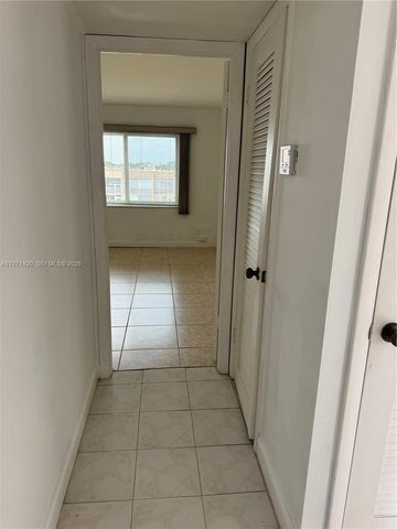 9041 Sunrise Lakes Blvd 303, Sunrise, FL 33322