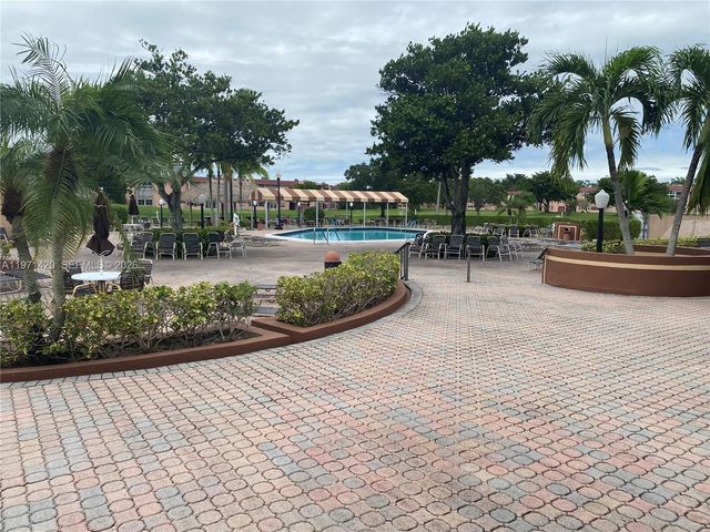 9041 Sunrise Lakes Blvd 303, Sunrise, FL 33322