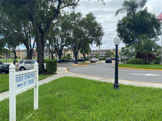 9041 Sunrise Lakes Blvd 303, Sunrise, FL 33322