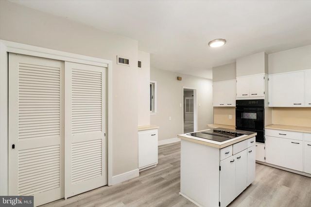 12 PARKSIDE AVE, Trenton, NJ 08618