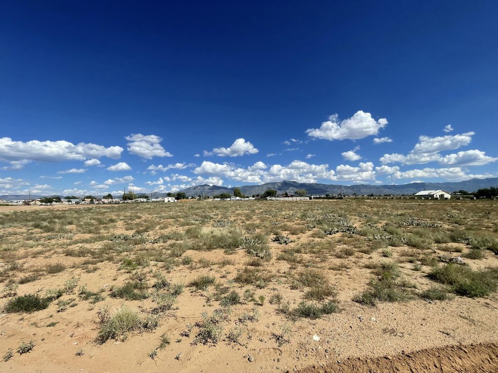 3 Novia Road, Los Lunas, NM 87031