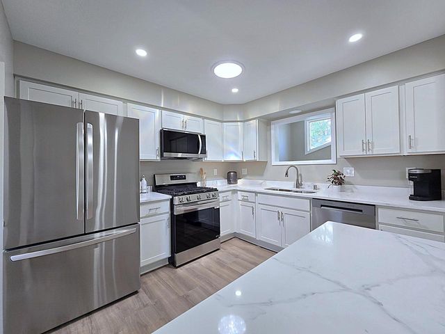 3200 15th AVENUE, South Milwaukee, WI 53172