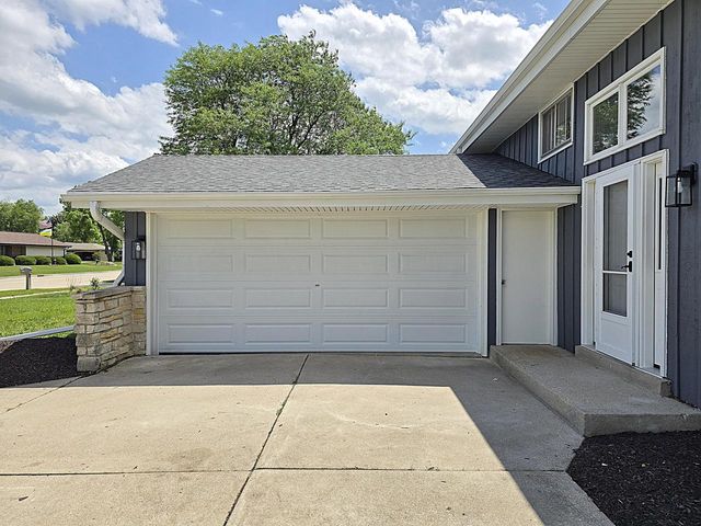3200 15th AVENUE, South Milwaukee, WI 53172
