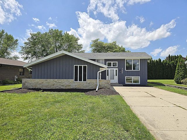 3200 15th AVENUE, South Milwaukee, WI 53172