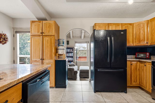 37 Paseo Del Pinon, Santa Fe, NM 87508