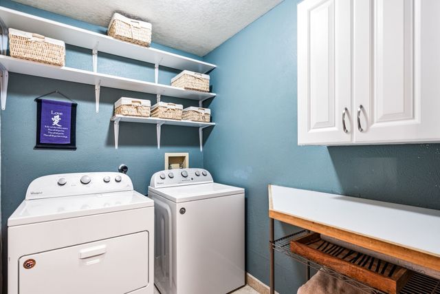 37 Paseo Del Pinon, Santa Fe, NM 87508