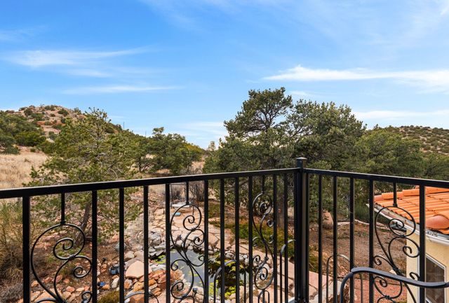 37 Paseo Del Pinon, Santa Fe, NM 87508
